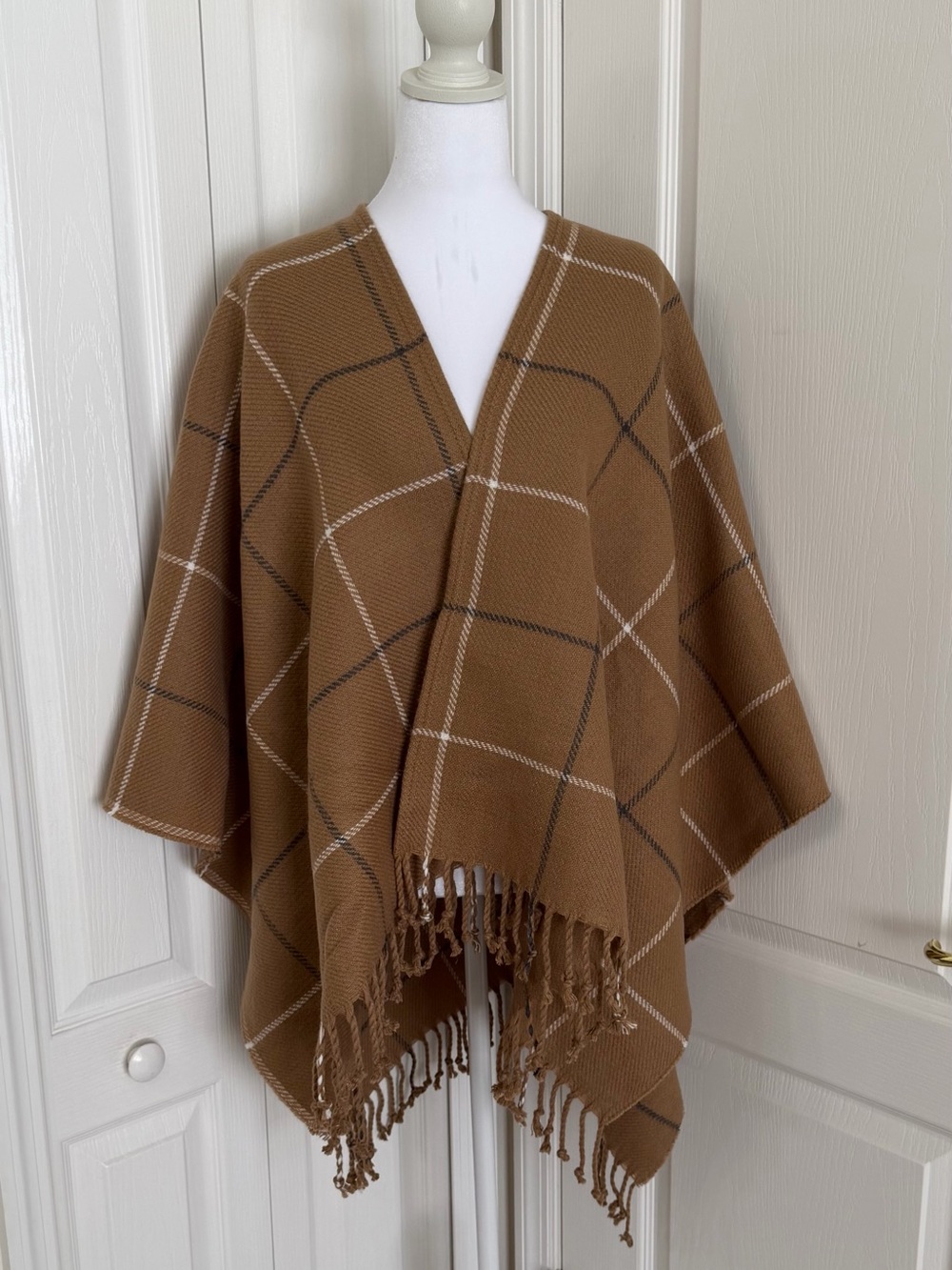 Abercrombie & Fitch Camel Plaid Fringed Poncho One Size .